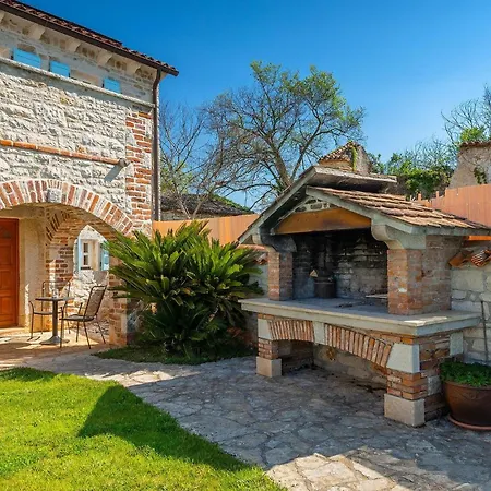 Ferienhaus Lamija *