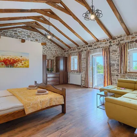 Ferienhaus Lamija *