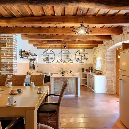 Ferienhaus Lamija *