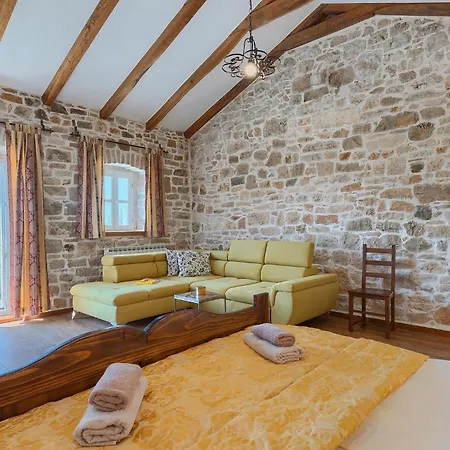 Lamija Prázdninový dům